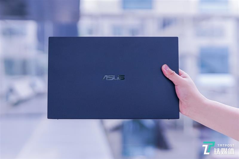 华硕灵珑II评测：获英特尔雅典娜计划认证，重量仅990克        