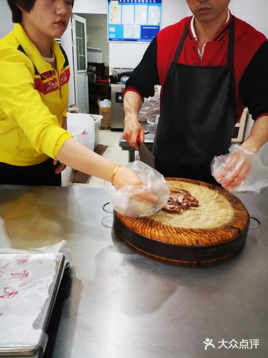 探秘合肥有名的肖氏贡鹅，40年老字号卤味有何不同？