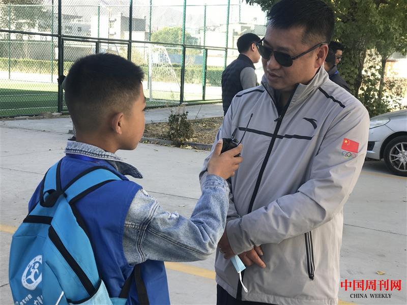 小记者仁青曲扎采访西藏自治区体育局群众体育处处长.jpg