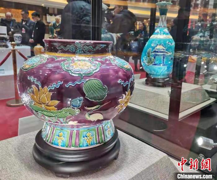与“唐三彩”齐名的珐华，是古代山西特有的一种低温釉陶瓷，由琉璃演变而来。　祁晓峰 摄