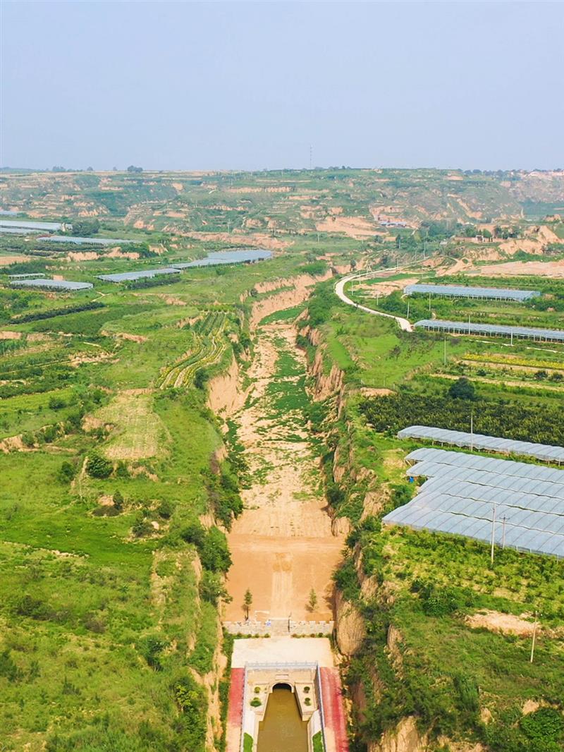 这是入选2020年度世界灌溉工程遗产名录的龙首渠引洛古灌区（12月1日摄）。新华社发（中国国家灌排委员会供图）