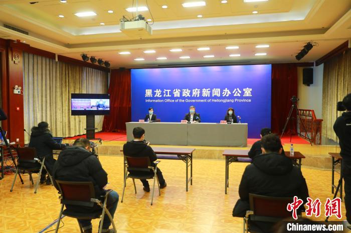 2月1日，黑龙江省人民政府新闻办公室举行“黑龙江省应对新冠肺炎疫情防控工作”系列新闻发布会。　石启立 摄