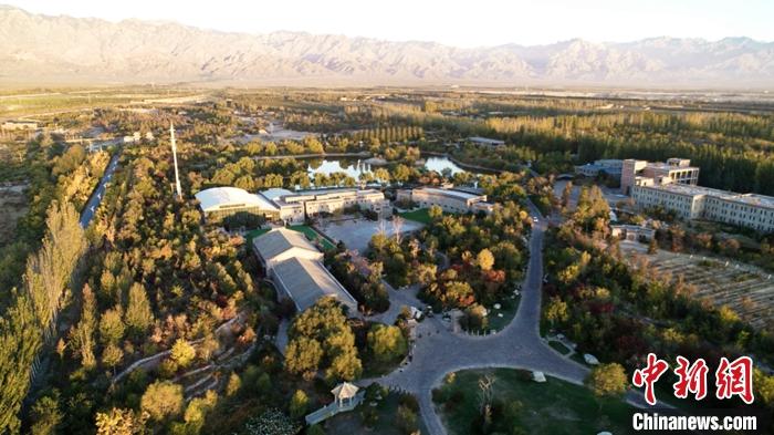 资料图为航拍位于宁夏银川市西夏区的志辉源石酒庄。<a target='_blank' href='http://www.chinanews.com/'>中新社</a>发 志辉源石酒庄 供图 资料图为航拍位于宁夏银川市西夏区的志辉源石酒庄。
<a target='_blank' href='http://www.chinanews.com/'>中新社</a>发 志辉源石酒庄 供图