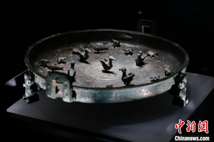 青铜器里的“神仙姐姐”：历代文物展示古代女性品格