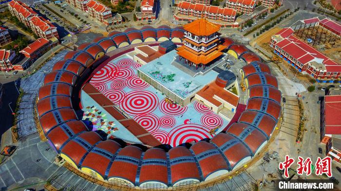 图为2020年10月14日航拍的位于宁夏银川市永宁县闽宁镇的中国(宁夏)国际葡萄酒博览会永久性会址——宁夏贺兰红共享酒庄。 宁夏贺兰山东麓葡萄产业园管委会供图