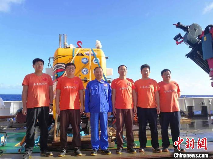 哈尔滨工程大学全海深无人无缆潜水器AUV关键技术研究团队。哈工程提供