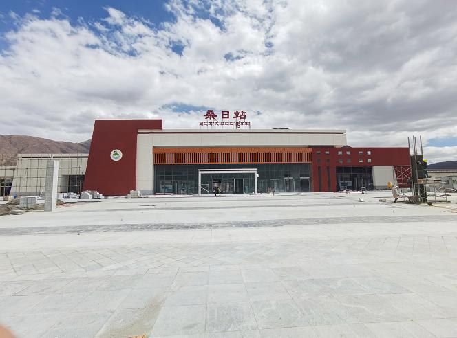 拉林铁路桑日站、加查站精彩亮相