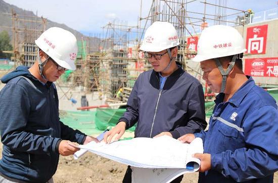 拉林铁路桑日站、加查站精彩亮相