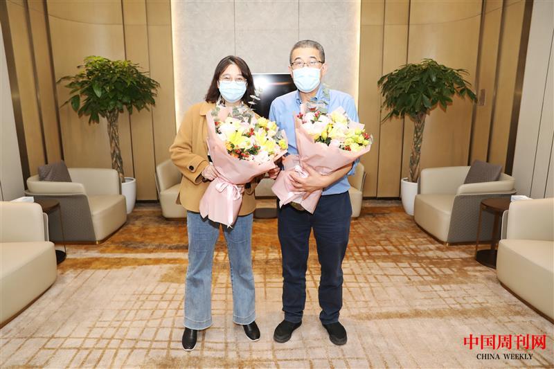 东南大学副校长、东南大学附属中大医院重症医学科主任医师邱海波教授，中大医院重症医学科主任杨毅教授结束驰援大连抗疫工作平安凯旋。张鑫 摄.jpg