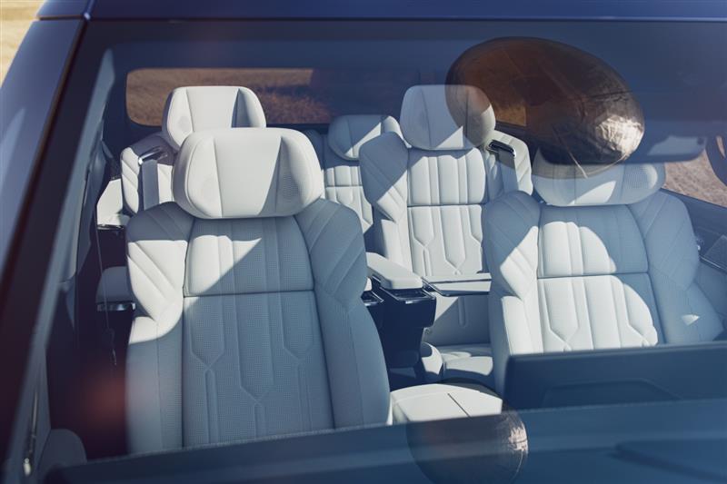 D:Bluefocus 业务极氪EF1E希拉夫专访图片素材8.jpg