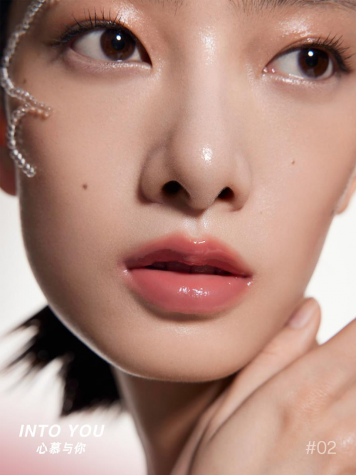 INTO YOU心慕与你携手超模CIci带来全新融点口红，诠释温柔自有光！