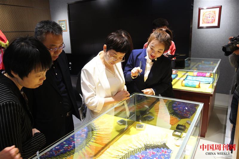 参观1.jpg 参观1.jpg