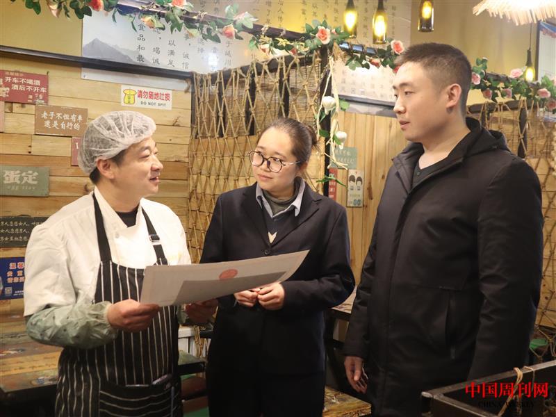 左一 种文革.JPG