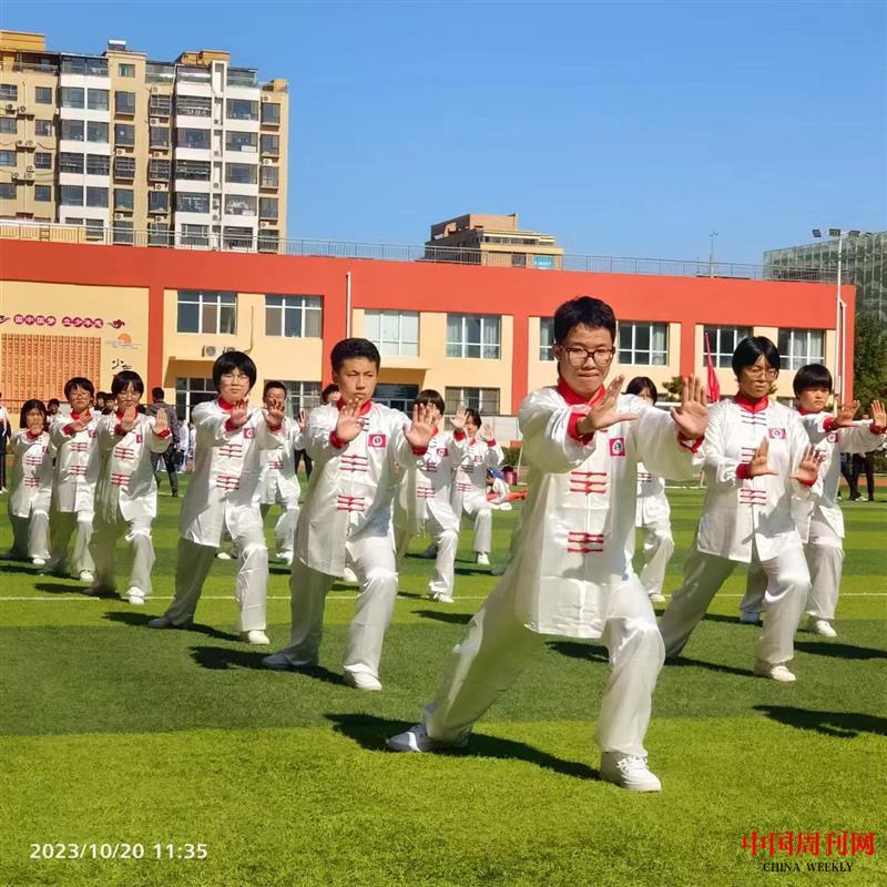 我 校太极拳代表队荣获全县中小学太极拳比赛一等奖.jpg 我 校太极拳代表队荣获全县中小学太极拳比赛一等奖.jpg