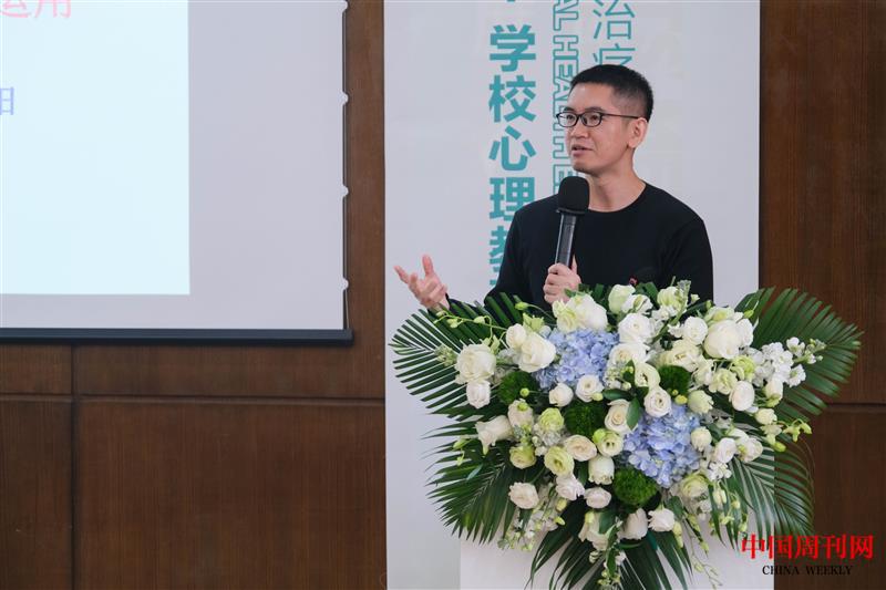 杨阳 专题报告.jpg