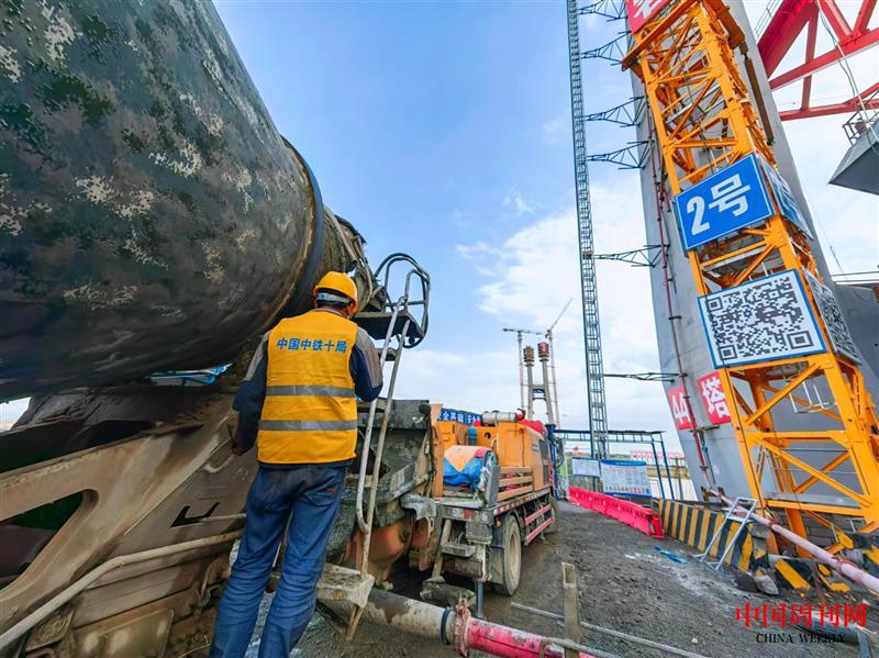 输送灌注混凝土.jpg 输送灌注混凝土.jpg