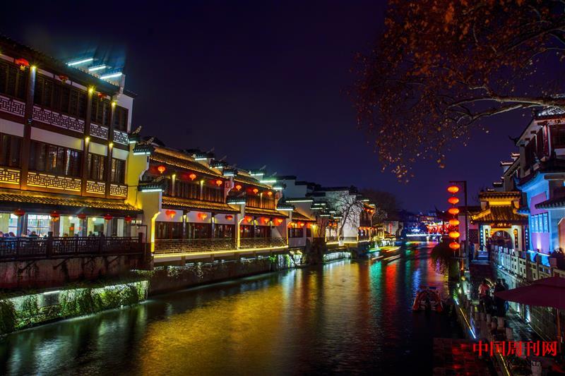 摄图网_500834868_  南京秦淮河夜景（企业商用）.jpg